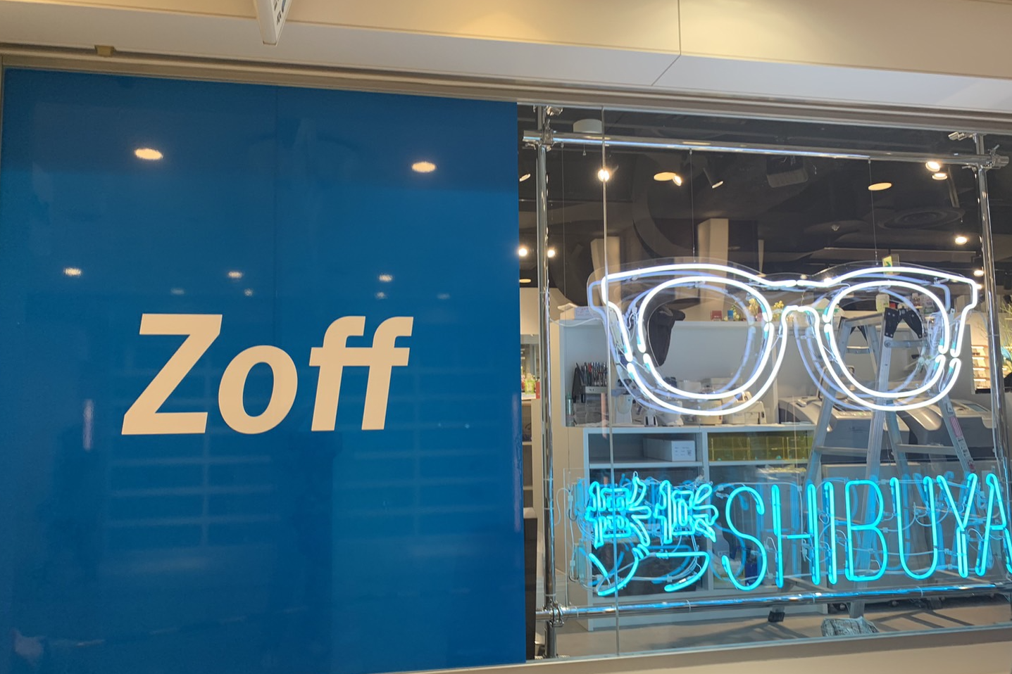 Zoff眼鏡店入口看板